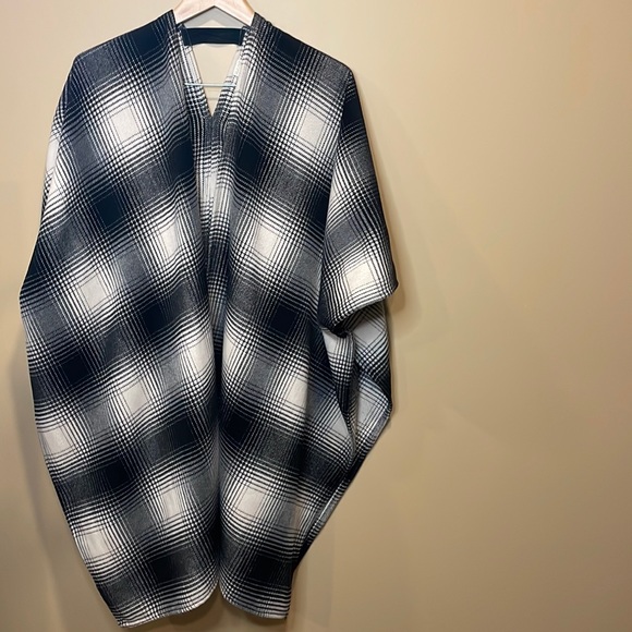 Handmade “Lost in Layers” Flannel Poncho - Picture 1 of 7